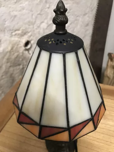 Kleine  dekorative Tischlampe 