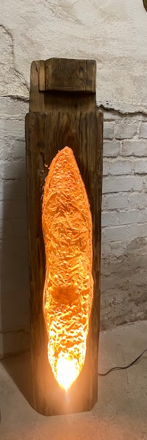 Stehlampe aus Altholzbalken